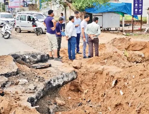 પાલનપુર આબુ હાઈવેનો એક ભાગ બેસી ગયો